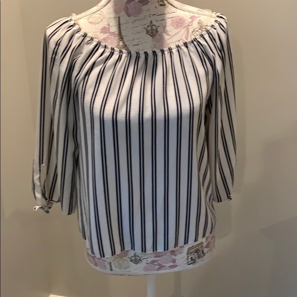 Cute top - Picture 3 of 4